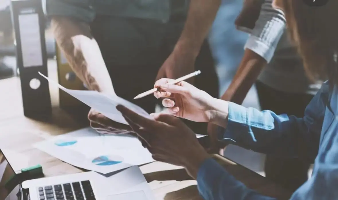 电脑麦克插口什么颜色