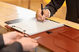 电脑显卡点亮什么意思