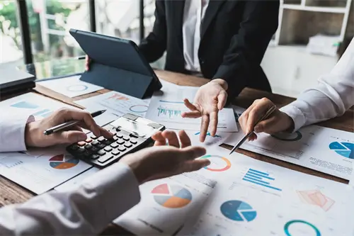 电脑黑了什么都不显示